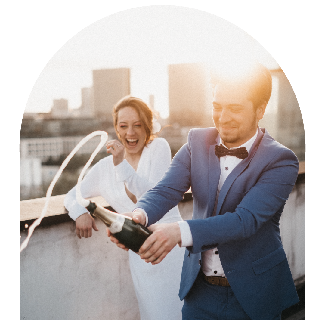 champagne-shower-couple-mariage